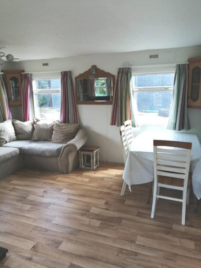 Midden Manor Country Stay On A Working Dairy Farm Ballymena Eksteriør billede